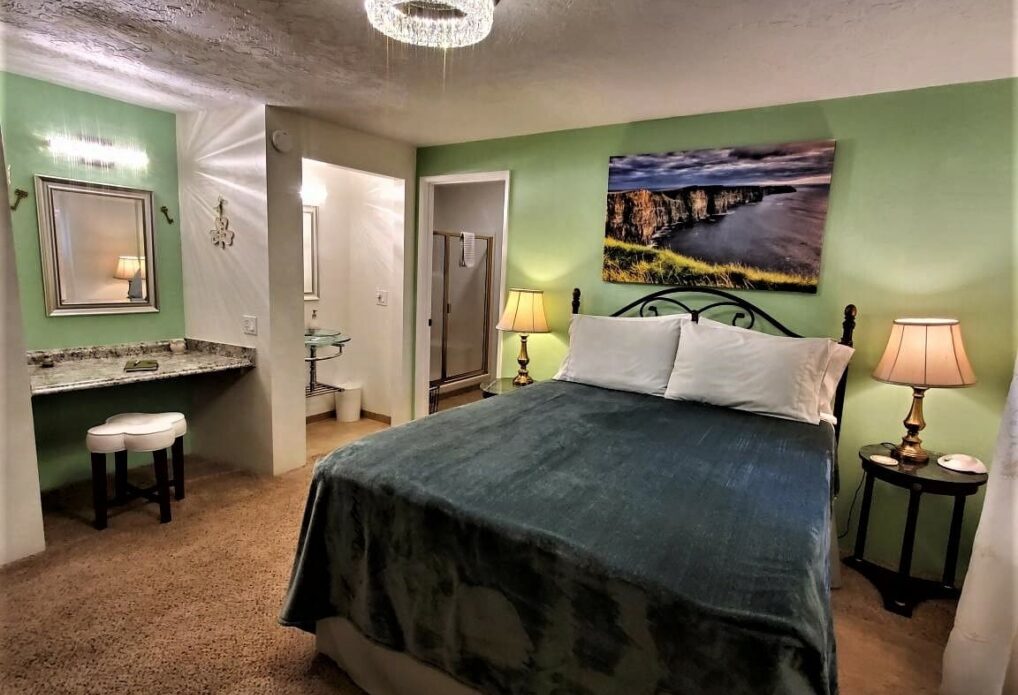 The Irish Suite Misty Valley Inn Bed & Breakfast, Forks WA